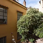 Romantica Inn
